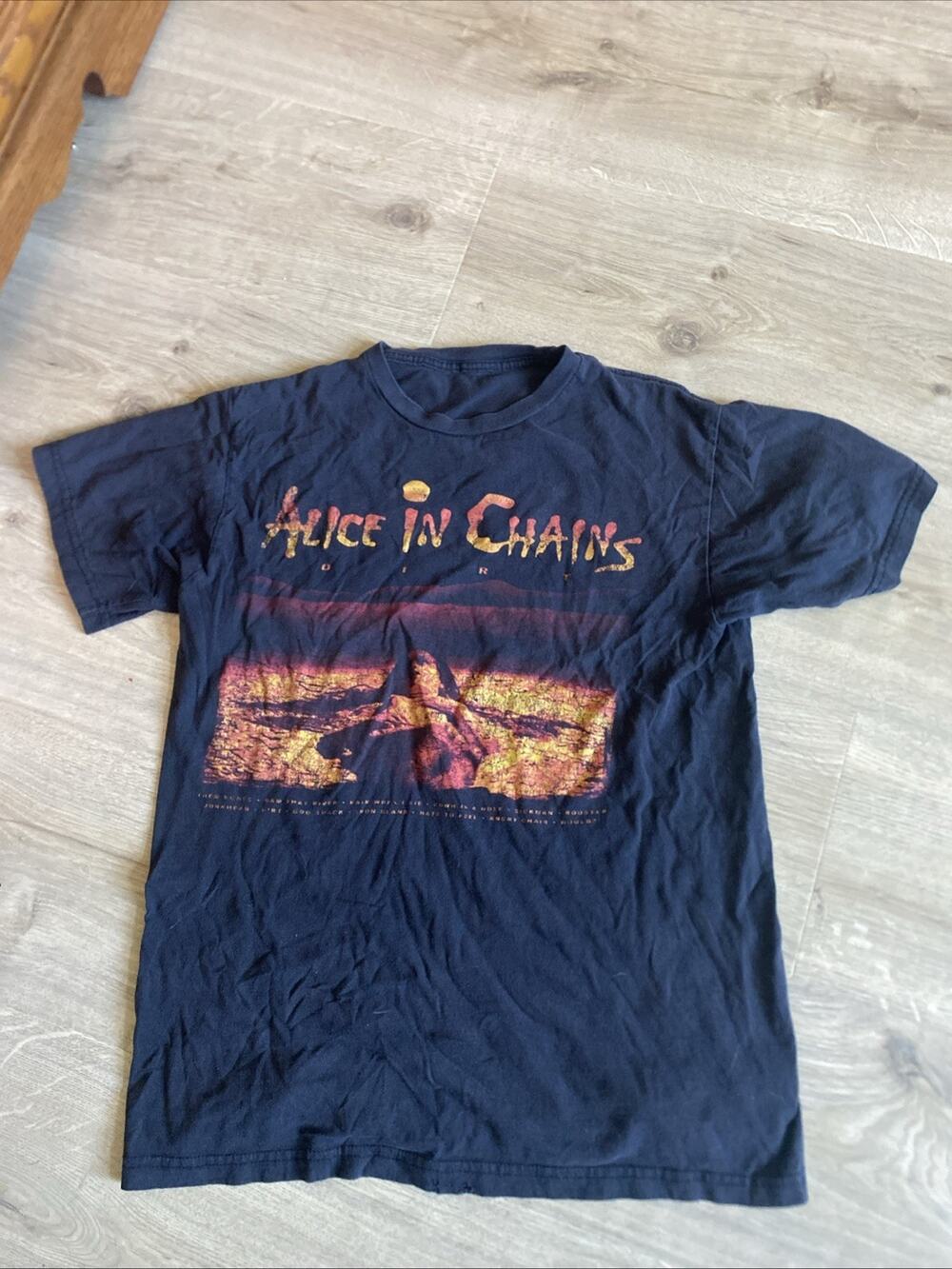 Mens XS Alice In Chains Tshirt Vintage